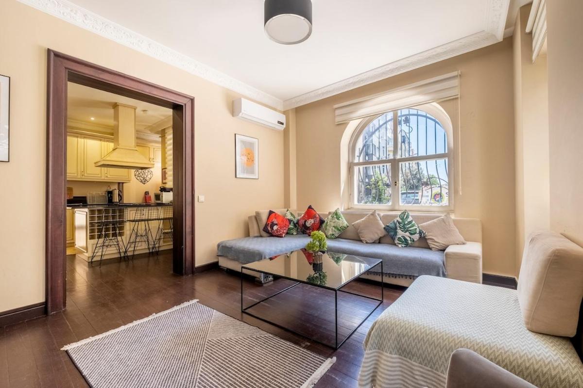 Apartment 3-bedroom 2-bathroom Ground Floor Istanbul